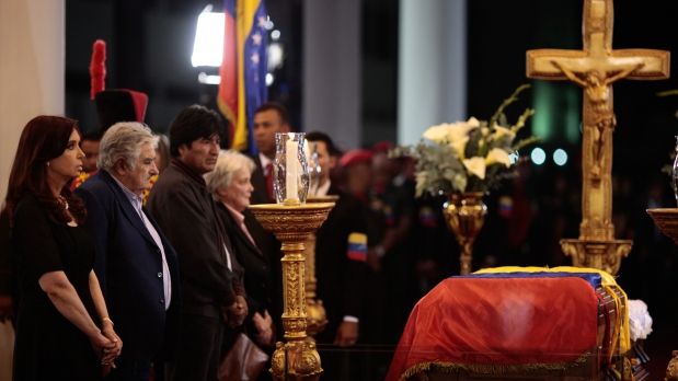 Exequias, solidaridad y política