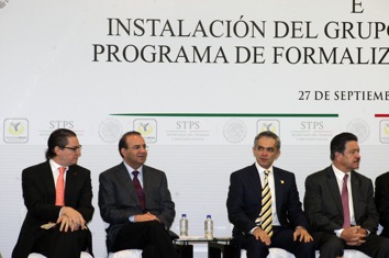 Lanza el Jefe de Gobierno a todos los sectores del país la invitación a la Cruzada por la Productividad