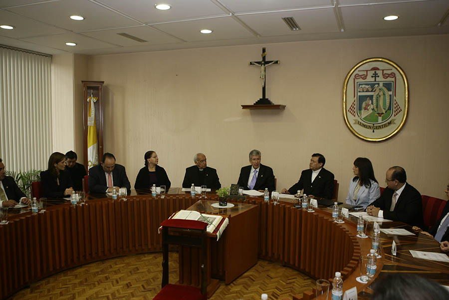 Cancelan estampilla conmemorativa del bicentenario de la terminación de la catedral metropolitana