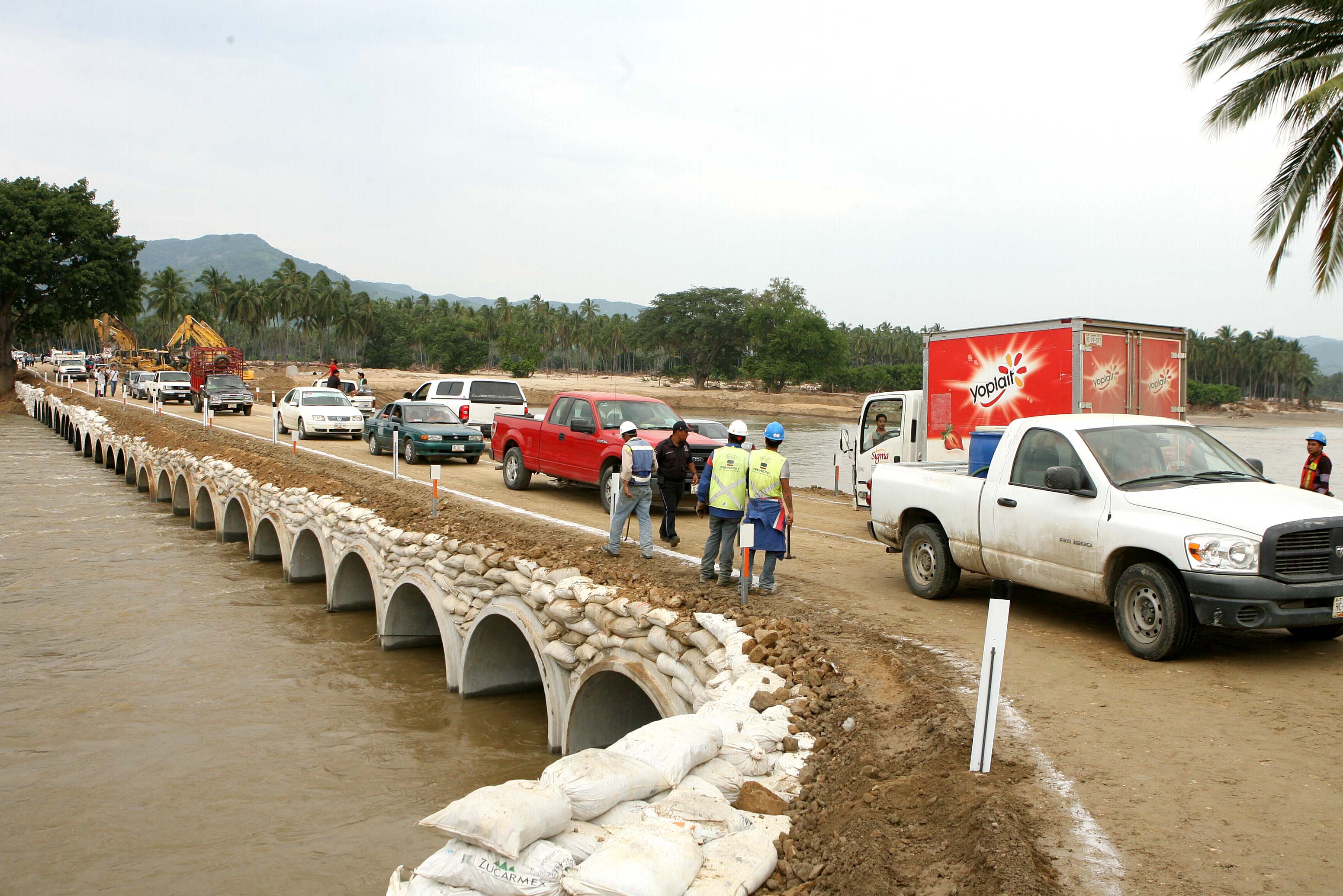 SCT Restablece conectividad Acapulco-Zihuatanejo, con puente provisional Coyuca de Benítez