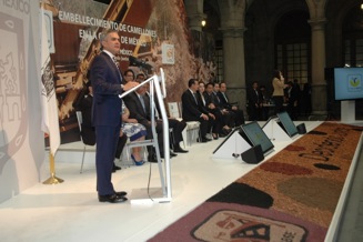 Presenta Jefe de Gobierno nuevo componente orgánico en vez de pasto para camellones