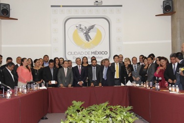 Respaldan autoridades y diputados perredistas al Jefe de Gobierno