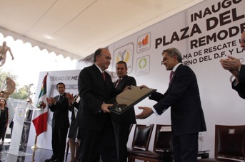 Entrega Jefe de Gobierno la Plaza del Comercio Concanaco-Servytu