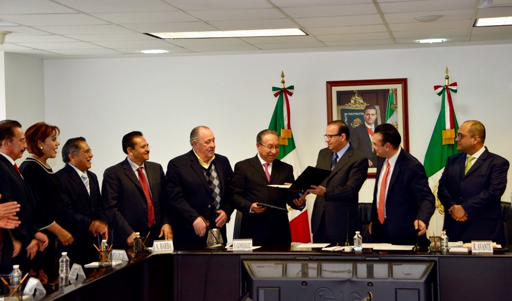 Entrega Secretaría del Trabajo y Previsión Social toma de nota a la CROC
