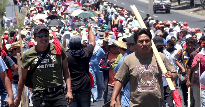 La espada, la pared; el derecho, el futuro