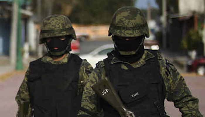 Ejército, leyes, fuerza y absurdo
