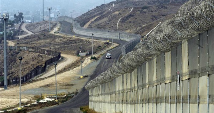 El muro, los puentes, la aberración