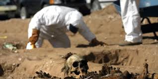 Muertes, fosas, mujeres y… La guerra