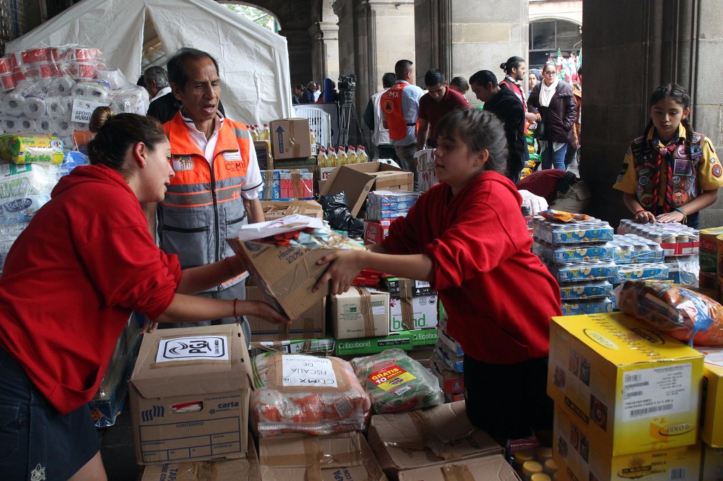 Solidaridad, gritos, escombros y falsedad