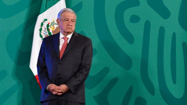 “A’i te dejo estos dos pesos”