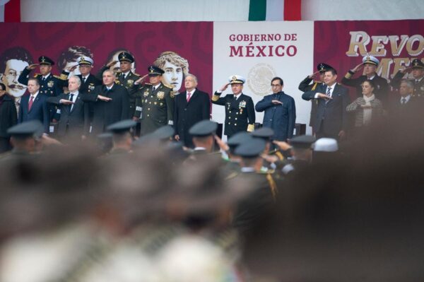 AMLO convierte ceremonia oficial del 20 de Noviembre en una mañanera más…