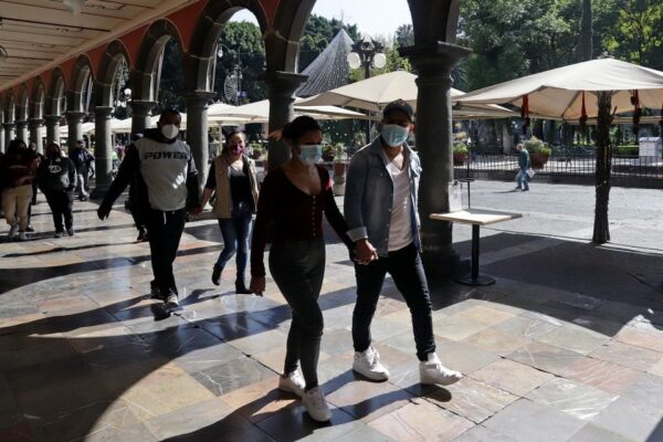 Puebla regresa al uso obligatorio de cubrebocas en espacios cerrados