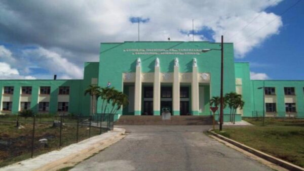 Detienen a 2 trabajadores de hospital en Cuba con «presuntos corazones humanos”
