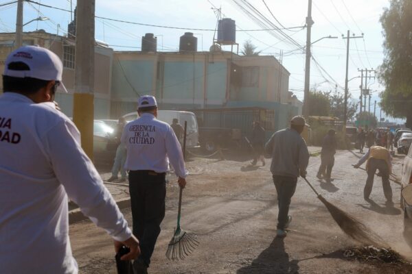 Unen fuerzas vecinos y autoridades de Texcoco en jornada de limpieza “echarle una mano”