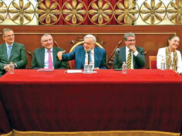 Parásitos, bufones y aspirantes