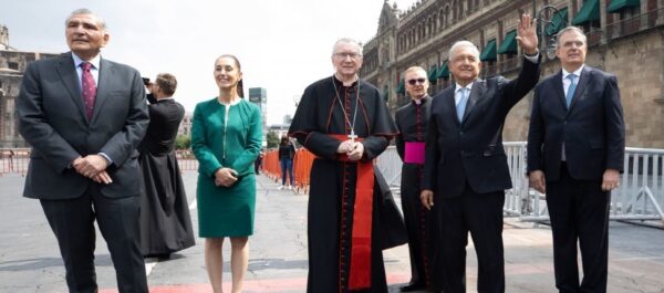 Tuyos son el poder y la gloria