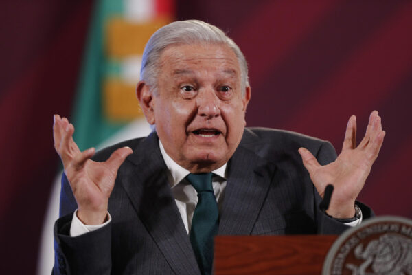 ¡Autoritarismo! AMLO quiere iniciativa para eliminar a los órganos autónomos