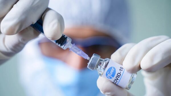 Pfizer y Moderna reciben aval de Cofepris para comercializar sus vacunas anticovid
