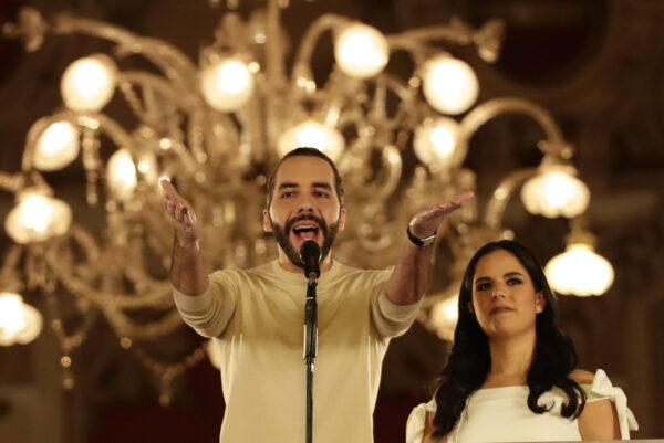 Bukele arrasa con más del 80% de votos y gana la reelección en El Salvador