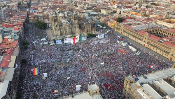 Las promesas que vienen; Xochitl, valentía, Claudia, acarreo