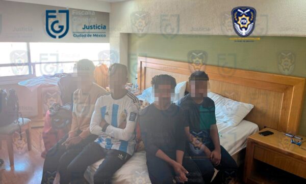 Rescatan a 29 migrantes secuestrados y retenidos en hotel de la CDMX