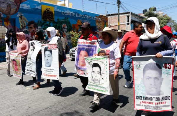 Se manifiestan en Chilpancingo para exigir justicia por normalista asesinado