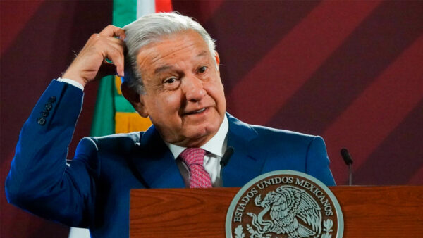 INE evalúa propuesta del PAN, PRI y PRD para quitar talk show de AMLO durante proceso electoral