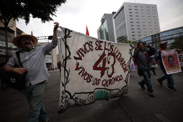 Fiscalía del caso Ayotzinapa busca entre 2,000 cuerpos a 35 desaparecidos