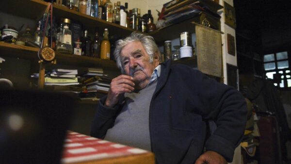 El expresidente uruguayo José Mujica revela que tiene un tumor en el esófago