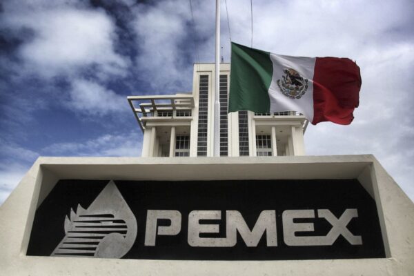 Pemex, el pozo sin fondo de la Federación, seguirá «por años» con apoyo, por su enorme deuda