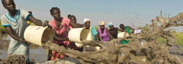 Por hambruna en el oeste de Sudán personas comen “pasto y cáscaras de cacahuate” para sobrevivir