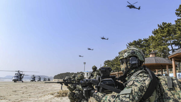 Surcorea desafía a su vecino del Norte; realiza ejercicios militares en la frontera común
