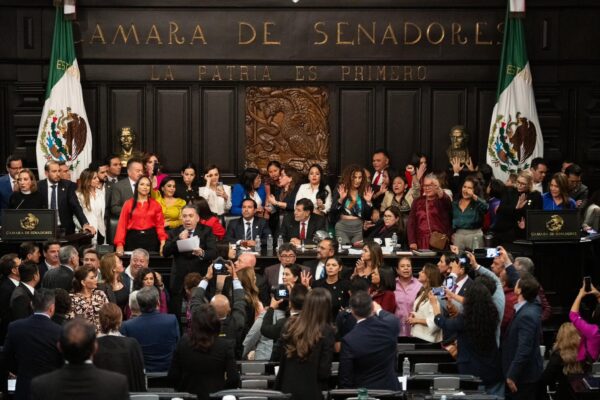 Tribunales federales frenan provisionalmente la reforma judicial